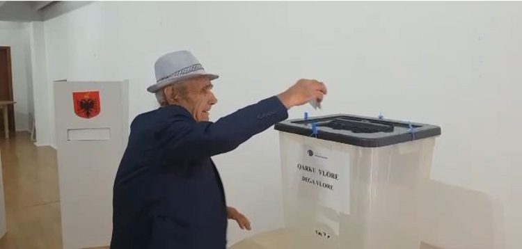 The voting process for the election of the new chairman of the Democratic Party in Vlora begins