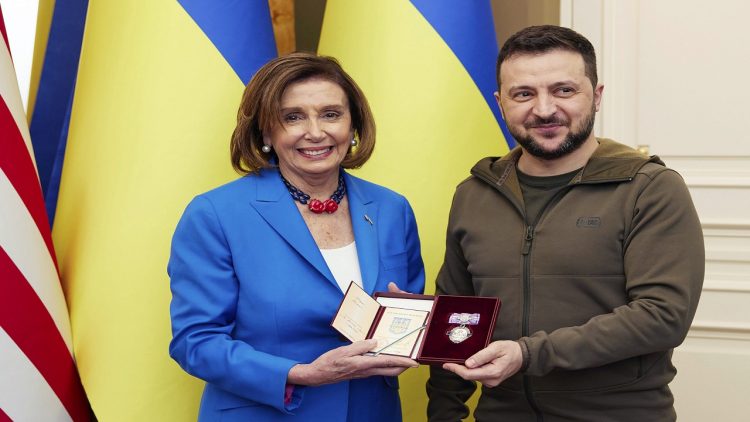 Senior US official pays surprise visit to Kiev / Nancy Pelosi meets with President Zelensky