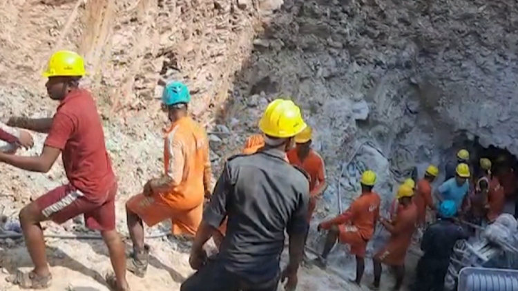 Four days in the well with venomous snakes and scorpions, 10 year old rescued in India!