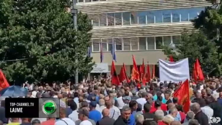 The assembly session is interrupted, and the protest of veterans in Kosovo is closed