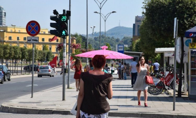 The heat is being caused by climate change! Many people are being forced to leave working hours