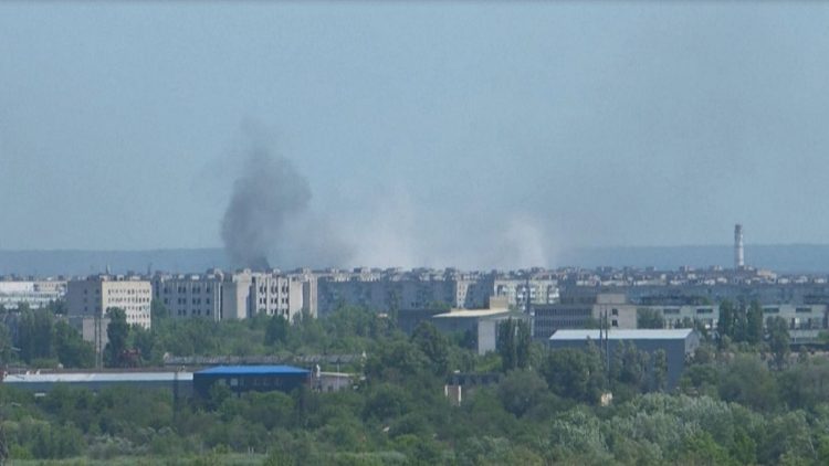 Russian forces are trying to block the eastern Ukrainian city of Lysychansk