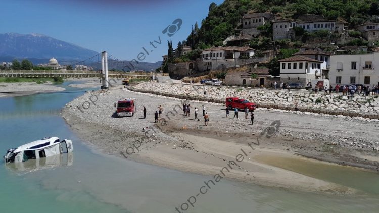 Serious accident in Berat! The vehicle falls into the river, the mother dies together with the 6-year-old son (View)