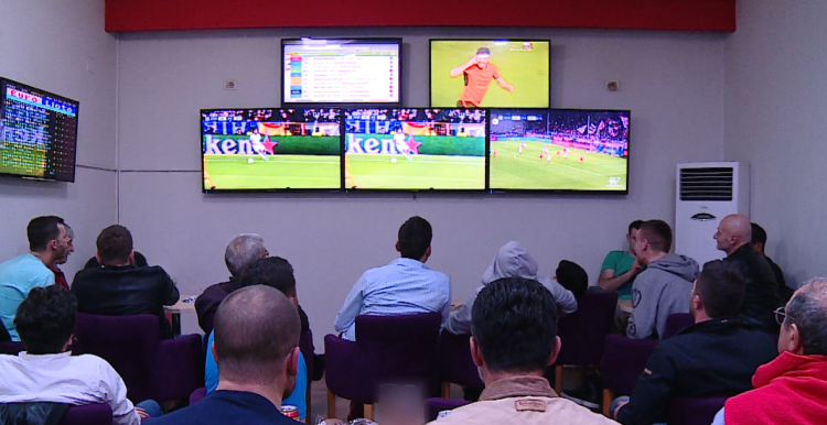 “Stupidity” back online? After closing in kiosks, towards virtual legalization of bets. But SHISH raises the alarm.