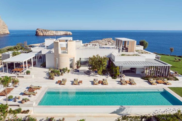 Holidays in the villa of dreams, Messi and Fabregas “do not hurt their pockets”