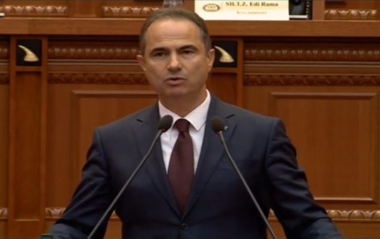Luciano Boci issues the thesis of the literature exam before the end of the test: It shows corruption and incompetence of those responsible