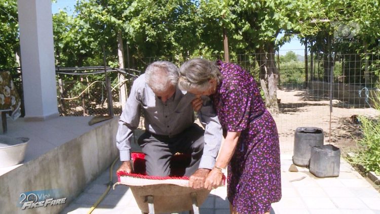 Dimal / No road, 80-year-old woman transports her sick husband in a garbage cart