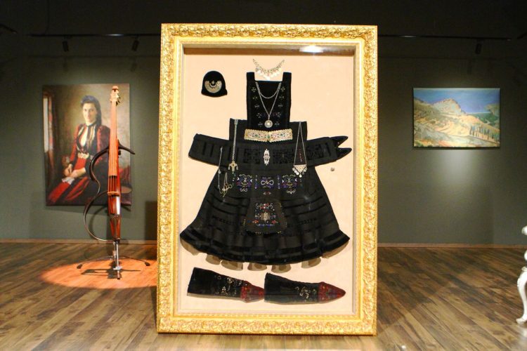 Xhubleta more than 100 years old at auction in the program “Artkand”