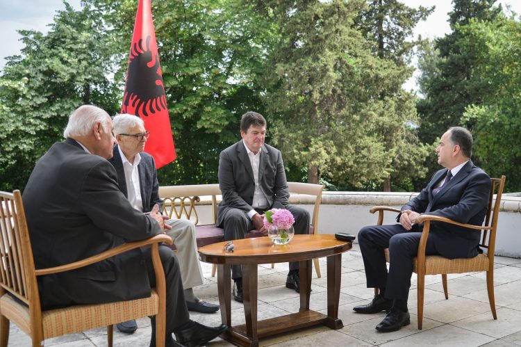 “Let’s gather for the challenges of Atdhut”, Bajram Begaj’s conversation with former presidents is revealed: You can make less mistakes if…