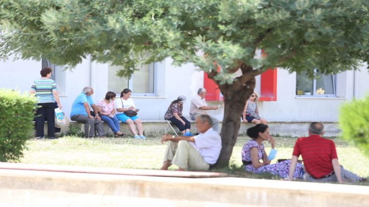 Waiting at 40 degrees C, how Albanian citizens are experiencing the heat