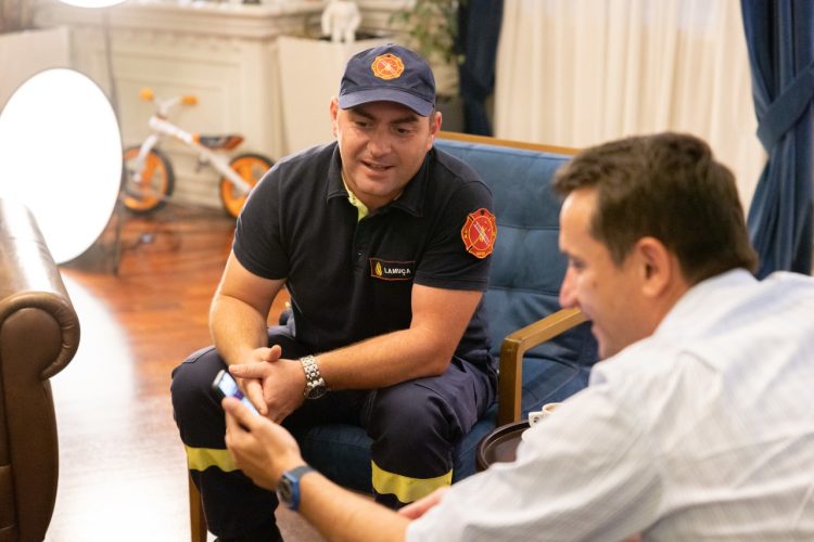 Veliaj honors with the Medal of Gratitude of the City, Shkëlzen Lamuçë, the heroic firefighter who saved the lives of two little girls in Astir