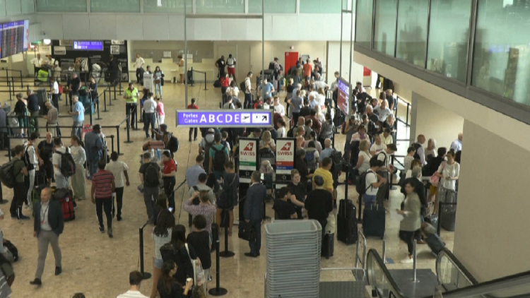 Chaos at airports, Germany seeks foreign aid personnel