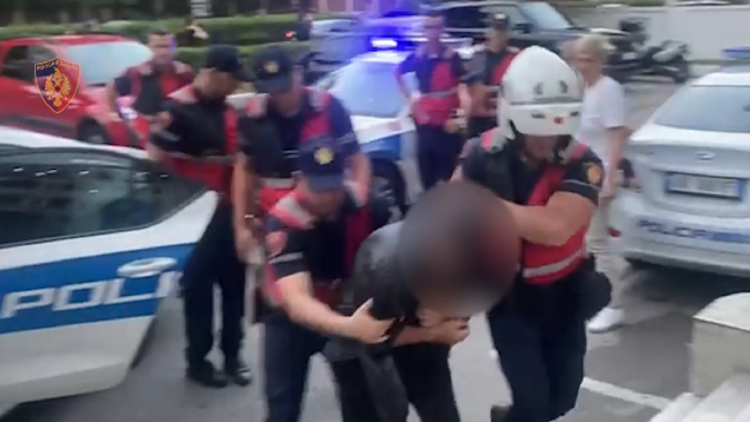 A 40-year-old man is arrested in Tirana with a gun in his bag