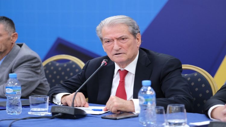“Rama is stealing from you” / Berisha meeting with businessmen: You will write the small business program in the PD government