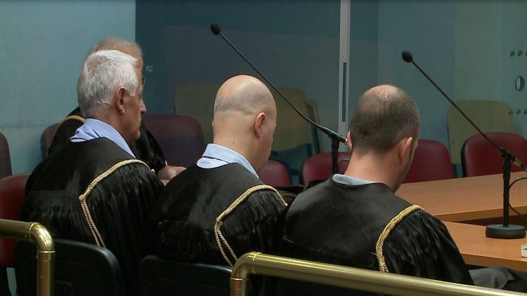 Lawyers warn of boycott / Chamber of Advocates opposes new court map