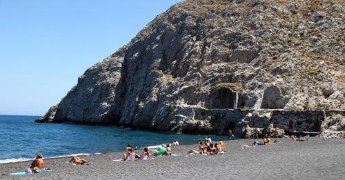 Greece / Elderly British maniac arrested after photographing children on the beach (photos)
