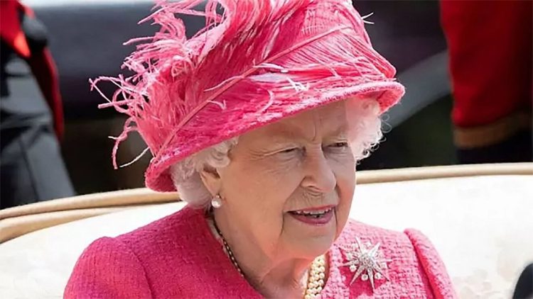 Queen Elizabeth comes with another record!  (Photos)
