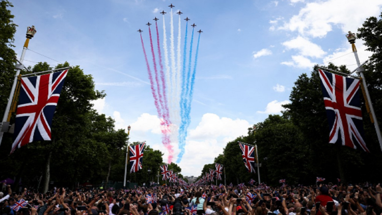The British “occupy” the squares in honor of Queen Elizabeth / Here is how they celebrated (Photo)
