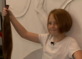 Touching gesture! The 9-year-old cuts her hair to donate money to Ukrainian forces