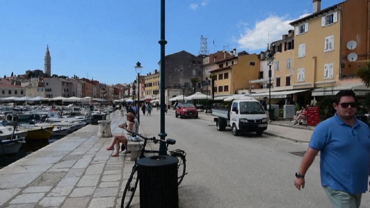 Legions of tourists invade Croatia, the country has no workers