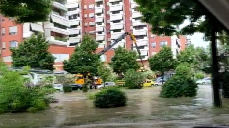 The Lana River rises from the bed, three electricity feeders are disconnected as a safety measure