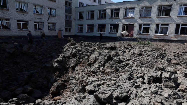Attacks continue / Russians hit school in Kharkiv, 5 killed and 26 wounded