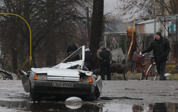 Sunday starts with explosions in Kiev, several attacks are reported