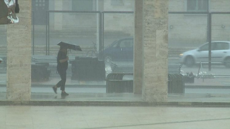 Two victims from bad weather / Lightning hits a 50-year-old in Malësia e Madhe! The old man drowns in Vlora