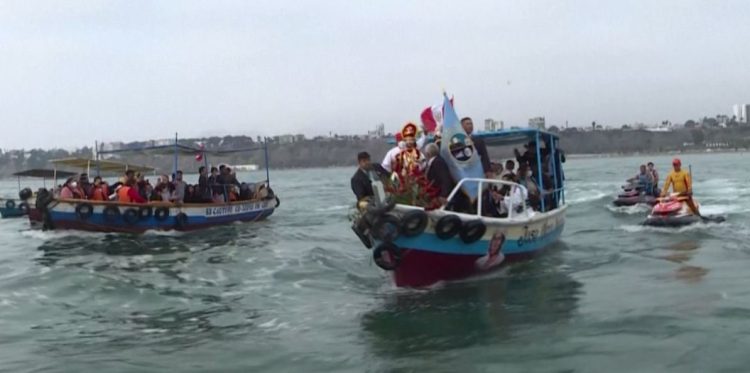 Peruvian fishermen honor San Pedro by asking for abundant hunting (photos)