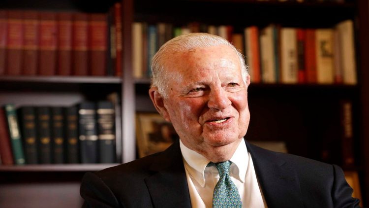 “I was saddened when I saw how they celebrated freedom” / James Baker recalls the speech of July 1991 in front of 300 thousand Albanians in the square