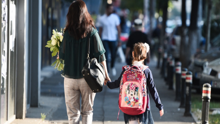 REL: Who controls knives in schools?