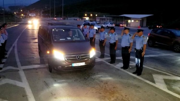 VIDEO / Moment of arrival of the body in the homeland / Honor of former President Bujar Nishani by the police
