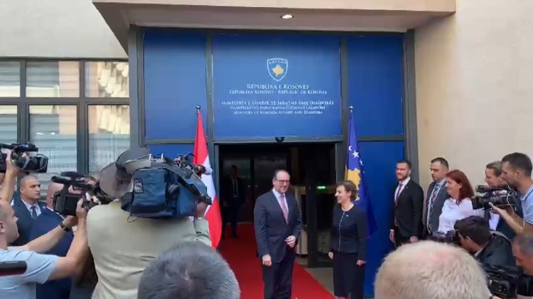 Austrian Foreign Minister visits Kosovo / Schallenberg in favor of Albania and Macedonia’s EU integration