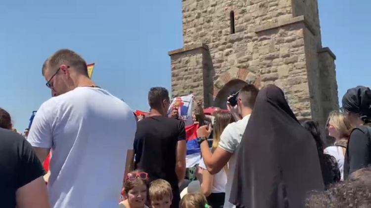 Waving the Russian flag, a Serbian citizen is arrested in Kosovo
