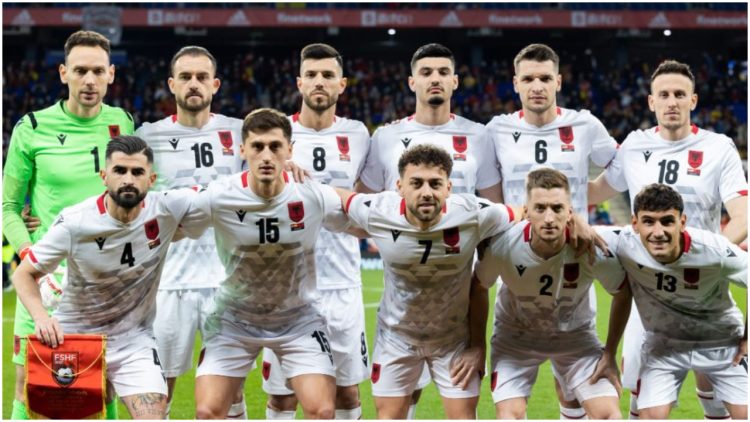 Bad news for Reja, titular striker does not train with the team and risks the match against Israel
