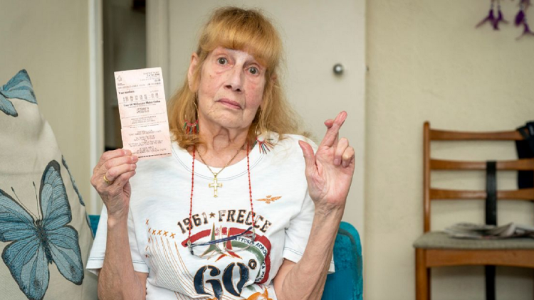The old woman wins the lottery of 40 million euros, but the joy lasted only for 10 minutes…