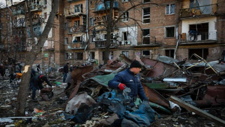 The war destroyed everything / Volunteers start rebuilding some areas in Kiev