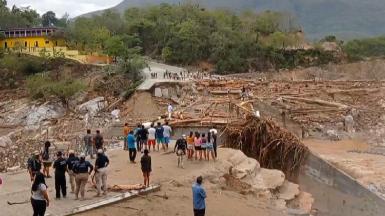 11 dead in Mexico, Hurricane Agatha takes over everything