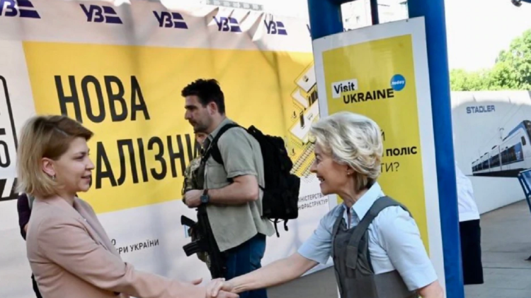 EU Chief Ursula von der Leyen visits Kiev