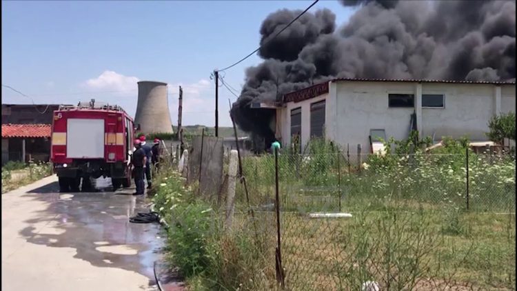 The fasoneria in Vlora is set on fire at night, it is suspected of deliberate arson