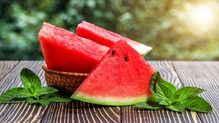 Undoubtedly the most consumed fruit of the season, some myths about watermelon!