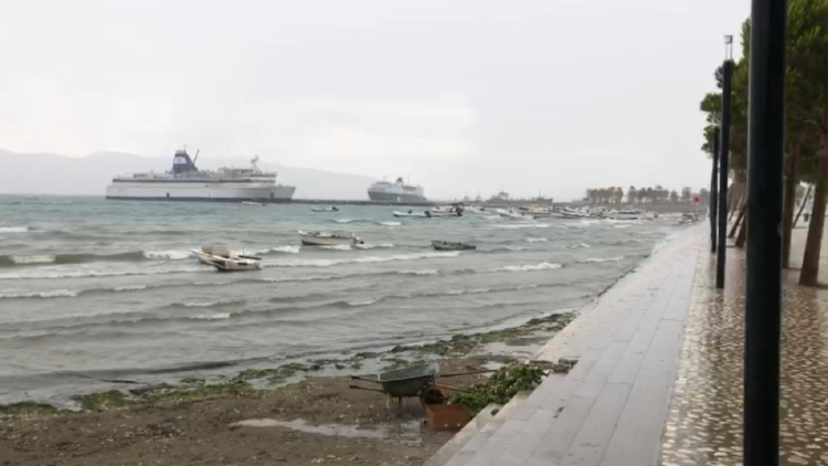 The storm is coming/ Rain and wind all over the country! The beaches are empty, stones fall from the mountain in Elbasan