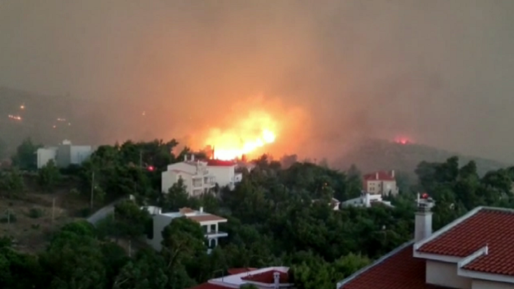 The hottest in Europe and USA. Fires endanger human life