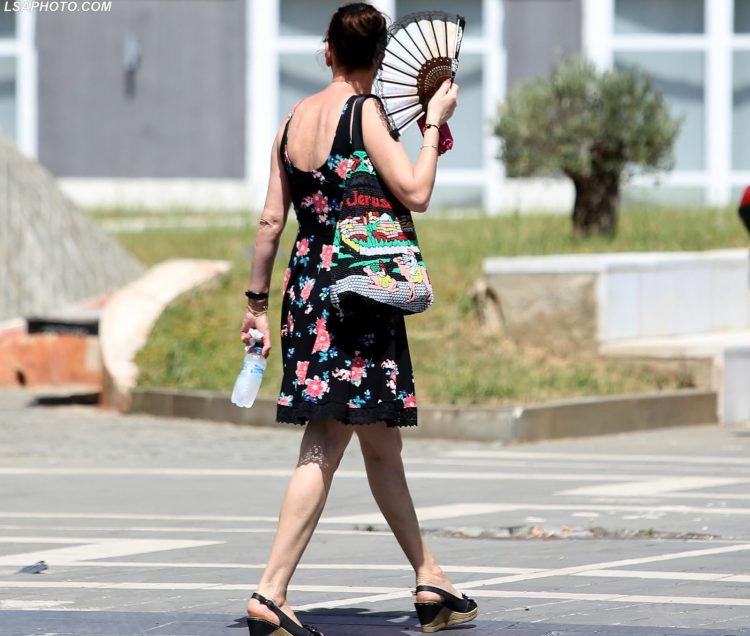 The thermometer will mark 39 degrees Celsius, the weather forecast for today