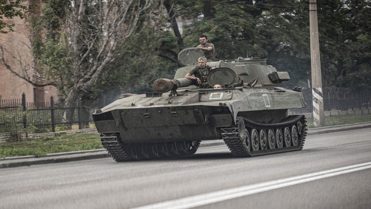 The Ukrainian army does not surrender/ The Russians are pushed back, they fail to take the Donetsk area
