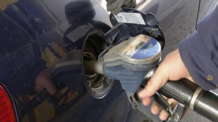 Oil prices fall to $103, international traders fear for demand