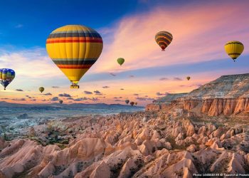 We introduce you to the cities and villages raised on the rocks