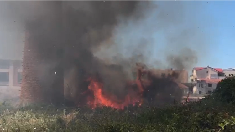 The former glass factory in Kavaja is engulfed in flames