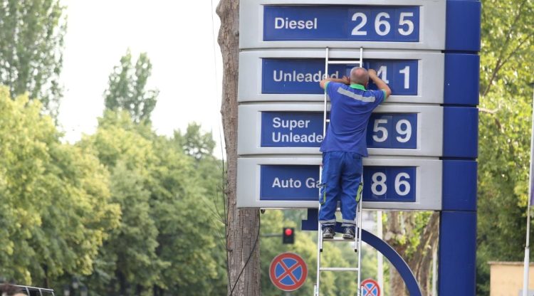 Latest news, the price of oil is reduced again