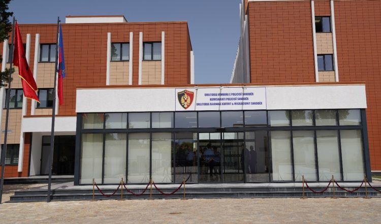 He shot a gun at the children, the author surrenders, what he said to the police